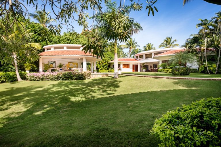 Cielo Azul Oceanfront Villa Outdoor Patio and Entertainment at Casa de Campo Resort & VIllas in The Dominican Republic.