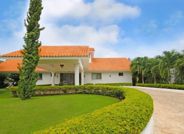 Casa de Campo Villa Exterior Entrance and Garden