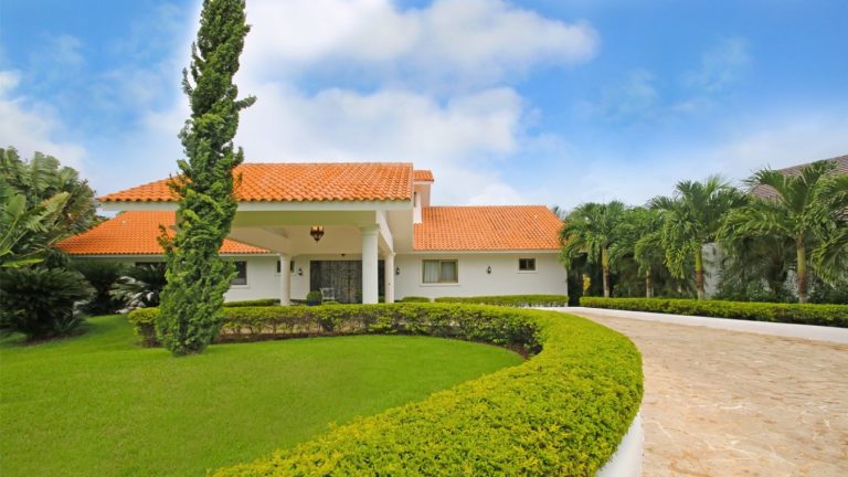 Casa de Campo Villa Exterior Entrance and Garden