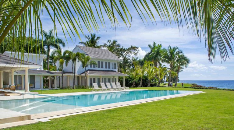 Casa de Campo Exclusive Villa Exterior With Pool and Lounge Area